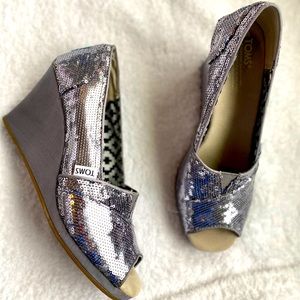 Simply GORGEOUS Silver Sequin Toms Wedges in perfect condition
